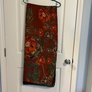 Beautiful scarf w/colors of orange brown green black very good condition